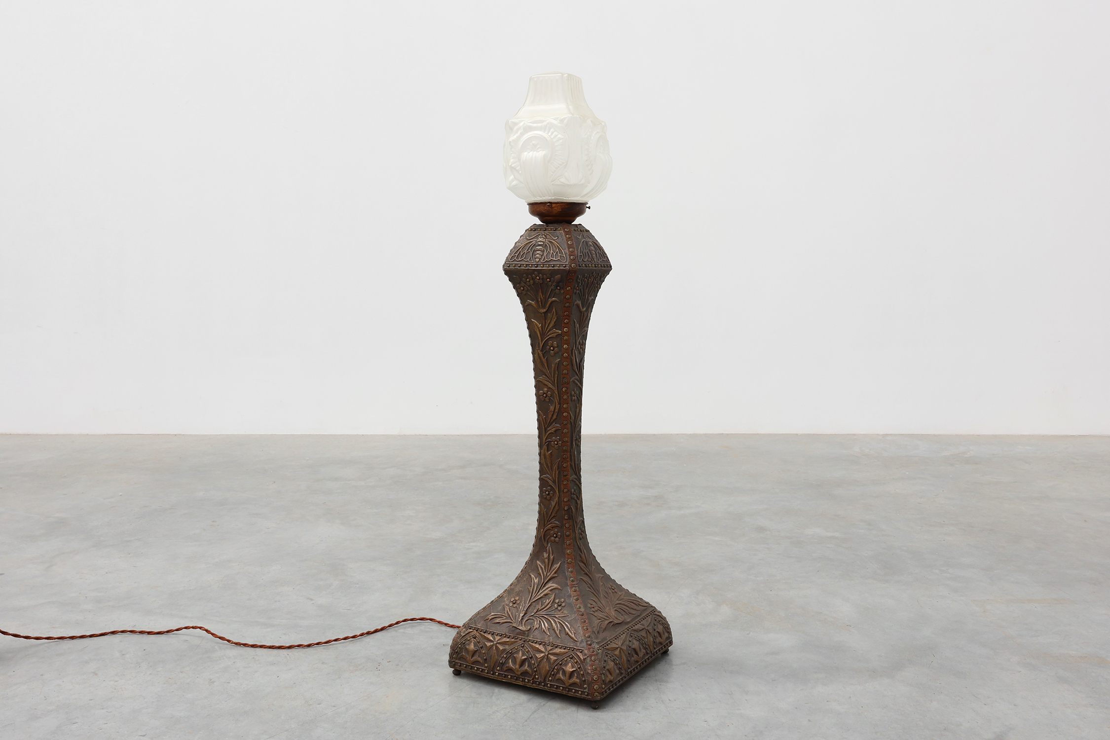 Art Nouveau floorlamp in hammered copper with frosted glass hood, Belgium ca. 1910thumbnail